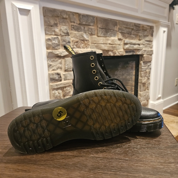 Dr. Marten's Zavala Women's Combat Boot NWOT - Picture 2 of 6